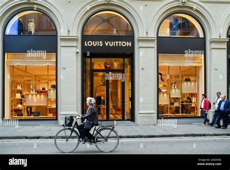 louis vuitton pisa italy|louis vuitton firenze italy.